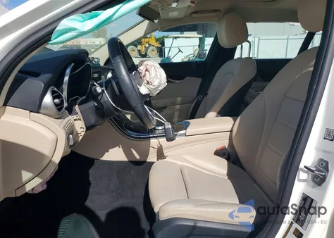 2019 Mercedes-Benz C 300 z USA, uszkodzony, nr VIN 55SWF8DB0KU297051